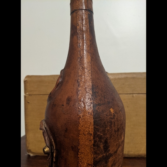 Antique Distressed Real Leather Covered Italian Whisky Decanter - Picture 9 of 12
